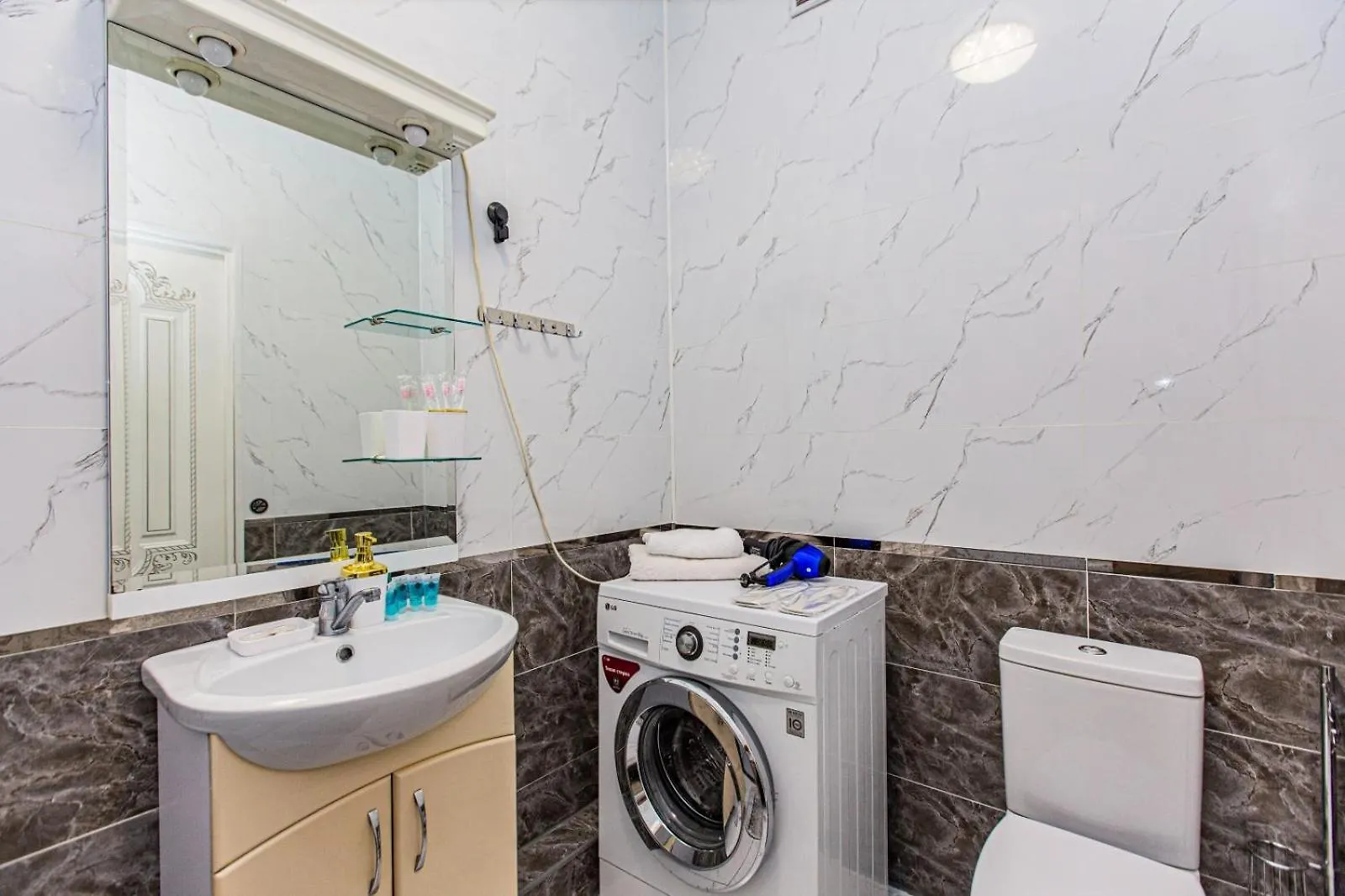 Legenda 2-Room Apartments 65 Almaty 0*,  Kazakistan